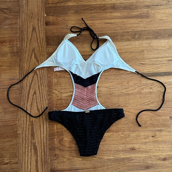 Victoria Secret crochet one piece swimsuit Boho Woman's Small New - Picture 6 of 9